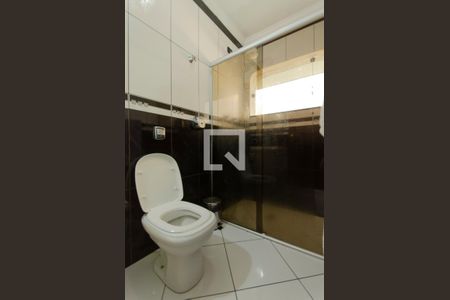 Casa à venda com 477m², 4 quartos e 4 vagasBanheiro Suíte 1