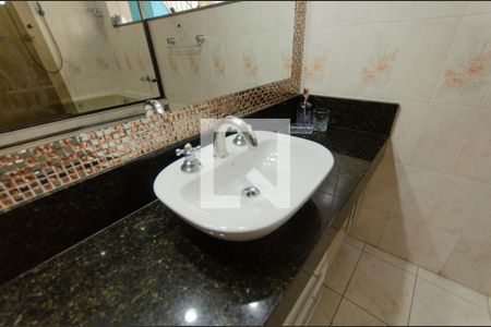 Casa à venda com 477m², 4 quartos e 4 vagasBanheiro Suíte 3