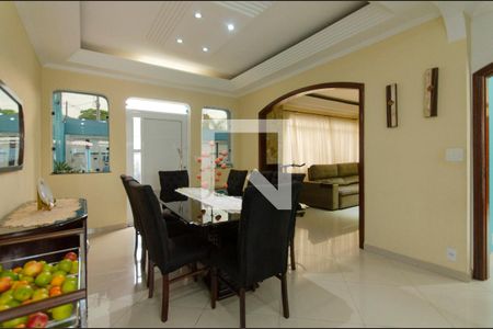 Casa à venda com 477m², 4 quartos e 4 vagasSala de Jantar