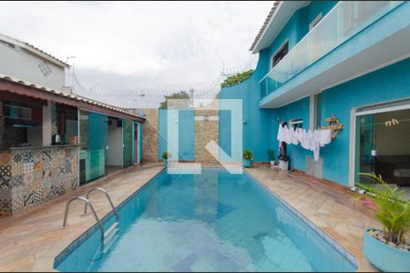Casa à venda com 477m², 4 quartos e 4 vagasPiscina