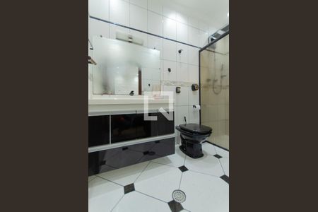 Casa à venda com 477m², 4 quartos e 4 vagasBanheiro Suíte 2