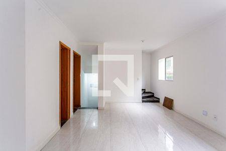 Sala de casa de condomínio para alugar com 3 quartos, 134m² em Vila Eldízia, Santo André