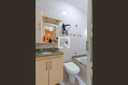 Casa de condomínio à venda com 194m², 4 quartos e 3 vagasBanheiro da Suíte 1