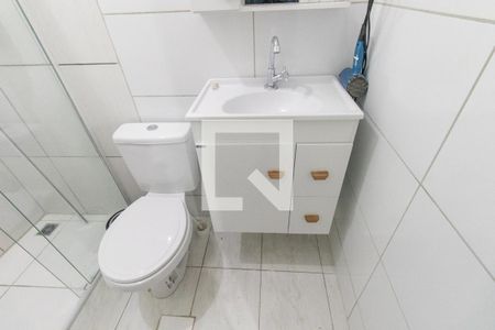Banheiro de apartamento para alugar com 1 quarto, 30m² em Centro, Curitiba