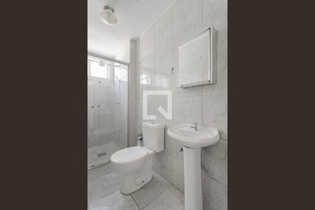 Banheiro de apartamento para alugar com 1 quarto, 40m² em Vila Ipiranga, Porto Alegre
