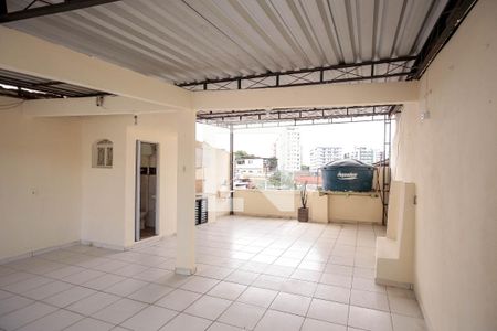 Casa para alugar com 115m², 2 quartos e 1 vaga Casa para alugar com 115m², 2 quartos e 1 vagaTerraço