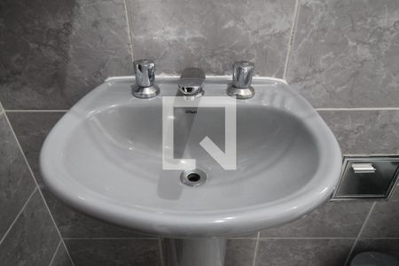 Casa à venda com 240m², 4 quartos e 3 vagasBanheiro 2