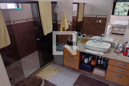 Casa à venda com 211m², 3 quartos e 6 vagasBanheiro da Suíte 1