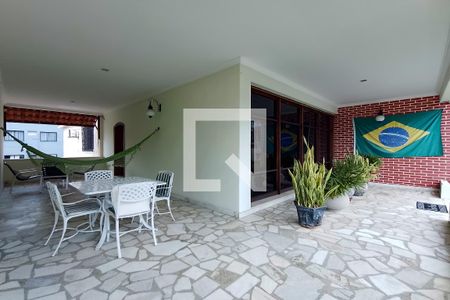 Casa à venda com 211m², 3 quartos e 6 vagasVaranda