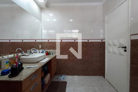 Casa à venda com 211m², 3 quartos e 6 vagasBanheiro da Suíte 1