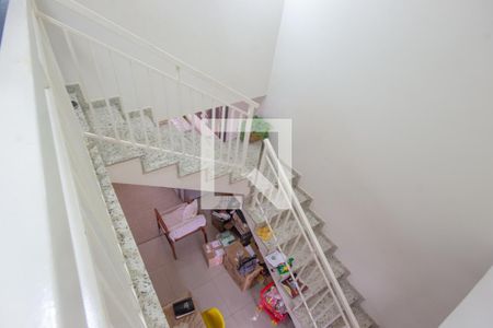 Escada de casa de condomínio para alugar com 3 quartos, 135m² em Chácaras Silvania, Valinhos