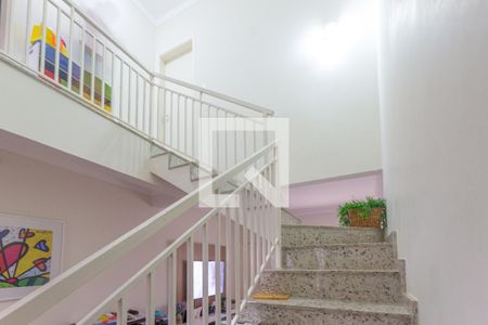 Escada de casa de condomínio para alugar com 3 quartos, 135m² em Chácaras Silvania, Valinhos