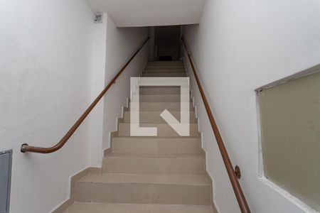 Casa de condomínio para alugar com 38m², 1 quarto e sem vaga Casa de condomínio para alugar com 38m², 1 quarto e sem vagaEscada