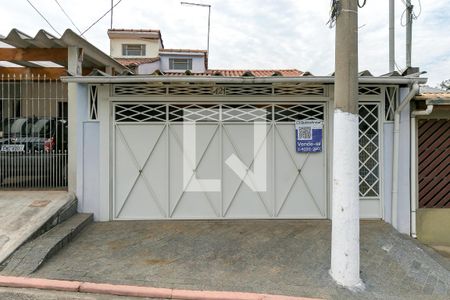 Casa à venda com 150m², 3 quartos e 2 vagas Casa à venda com 150m², 3 quartos e 2 vagasFachada