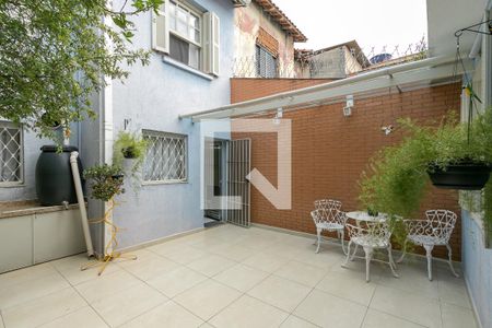 Casa à venda com 150m², 3 quartos e 2 vagas Casa à venda com 150m², 3 quartos e 2 vagasQuintal