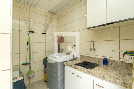 Casa à venda com 150m², 3 quartos e 2 vagas Casa à venda com 150m², 3 quartos e 2 vagasLavanderia