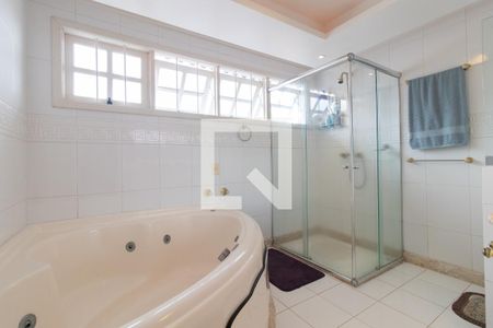 Casa à venda com 351m², 4 quartos e 2 vagasBanheiro da Suíte