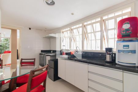 Casa à venda com 351m², 4 quartos e 2 vagasCozinha