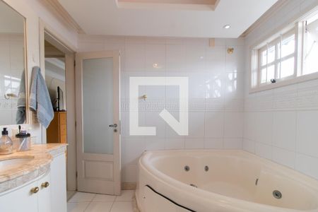 Casa à venda com 351m², 4 quartos e 2 vagasBanheiro da Suíte