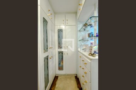 Apartamento à venda com 138m², 3 quartos e 3 vagasCloset da suíte 1