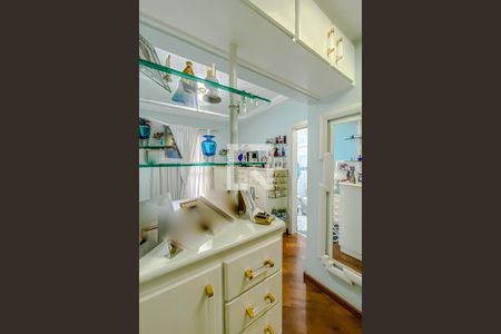 Apartamento à venda com 138m², 3 quartos e 3 vagasCloset da suíte 1