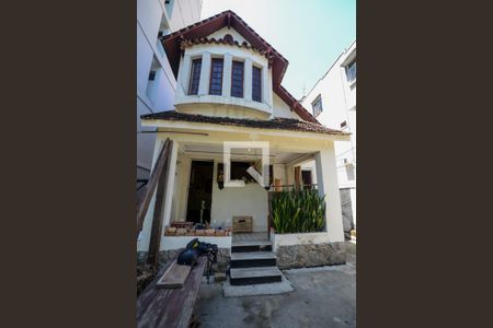 Casa à venda com 100m², 3 quartos e 2 vagasFachada