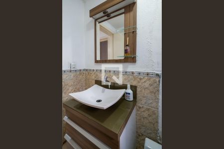 Banheiro de apartamento à venda com 1 quarto, 40m² em Ipanema, Porto Alegre