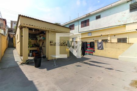 Casa à venda com 240m², 2 quartos e sem vaga Casa à venda com 240m², 2 quartos e sem vagaQuintal