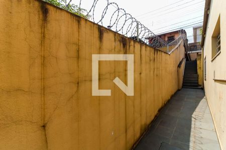 Casa à venda com 240m², 2 quartos e sem vaga Casa à venda com 240m², 2 quartos e sem vagaCorredor Lateral