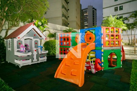 Apartamento à venda com 230m², 4 quartos e 3 vagasÁrea comum - Playground