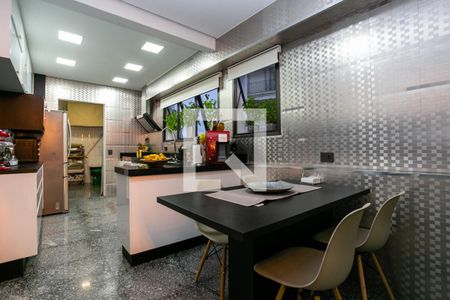 Apartamento à venda com 230m², 4 quartos e 3 vagasCozinha