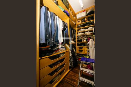 Apartamento à venda com 230m², 4 quartos e 3 vagasCloset da suíte 1