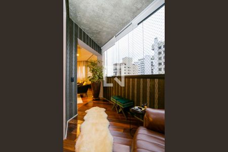 Apartamento à venda com 230m², 4 quartos e 3 vagasVaranda