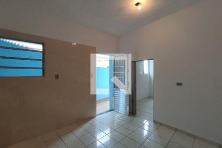 Casa para alugar com 60m², 1 quarto e sem vaga