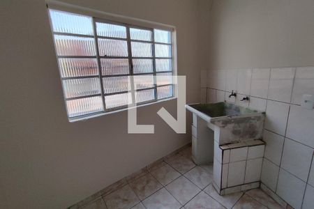 Casa para alugar com 60m², 1 quarto e sem vaga