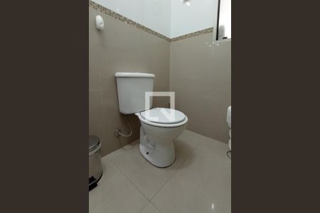 Casa à venda com 210m², 2 quartos e 2 vagasBanheiro 1 - Lavabo