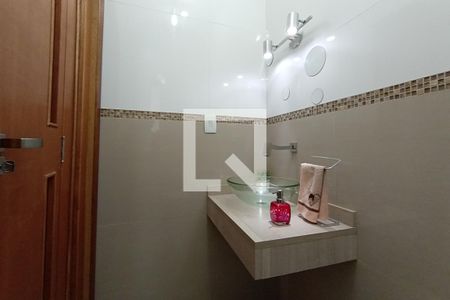 Casa à venda com 210m², 2 quartos e 2 vagasBanheiro 1 - Lavabo