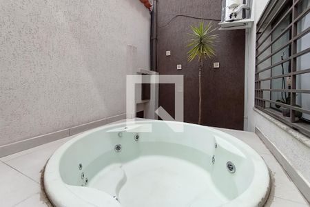 Casa à venda com 210m², 2 quartos e 2 vagasJacuzzi