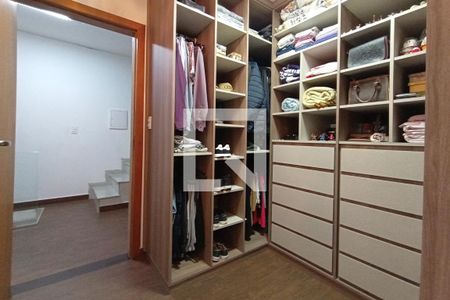 Casa à venda com 210m², 2 quartos e 2 vagasCloset