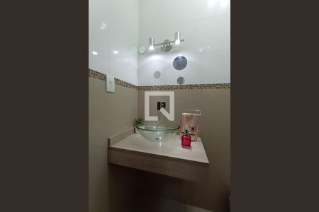 Casa à venda com 210m², 2 quartos e 2 vagasBanheiro 1 - Lavabo