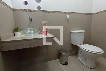 Casa à venda com 210m², 2 quartos e 2 vagasBanheiro 1 - Lavabo