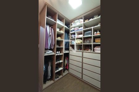 Casa à venda com 210m², 2 quartos e 2 vagasCloset