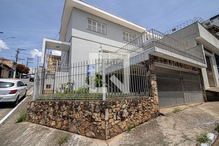 Casa à venda com 220m², 3 quartos e 2 vagasFachada / Placa 