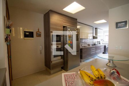 Apartamento à venda com 344m², 4 quartos e 4 vagasCozinha e Área de Serviço