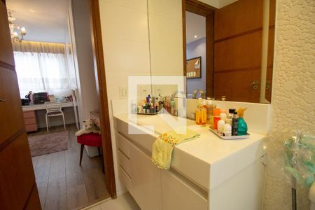Apartamento à venda com 344m², 4 quartos e 4 vagasBanheiro da Suíte 2