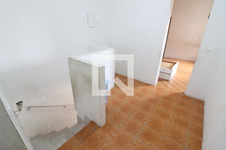 Casa à venda com 90m², 3 quartos e 2 vagasEscada