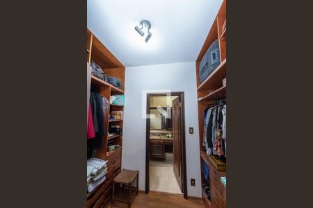 Casa à venda com 320m², 3 quartos e 3 vagasCloset da suíte