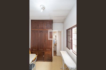 Casa à venda com 320m², 3 quartos e 3 vagasQuarto Área de Serviço