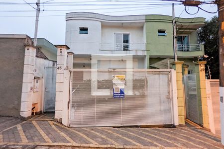 Casa à venda com 330m², 4 quartos e 4 vagasFachada 
