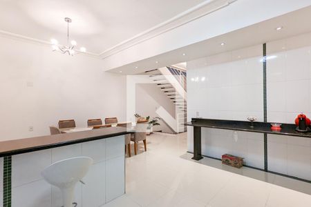 Casa à venda com 330m², 4 quartos e 4 vagasCozinha